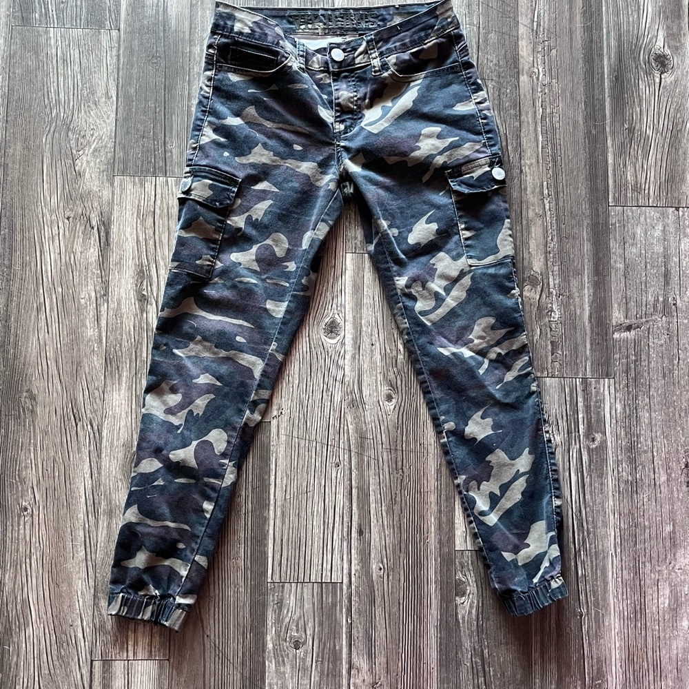 V.I.P Camo jeans - Picture 2 of 3